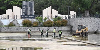 Büyükşehir, Atatürk Parkı’ndaki süs havuzunu temizledi   