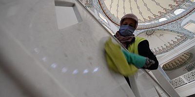 KARESİ’DE CAMİLER VE KUR’AN KURSLARI DEZENFEKTE EDİLİYOR