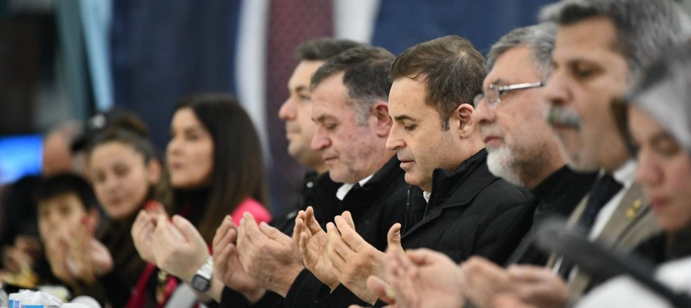 AKIN, KEPSUTLULARLA İFTAR YAPTI