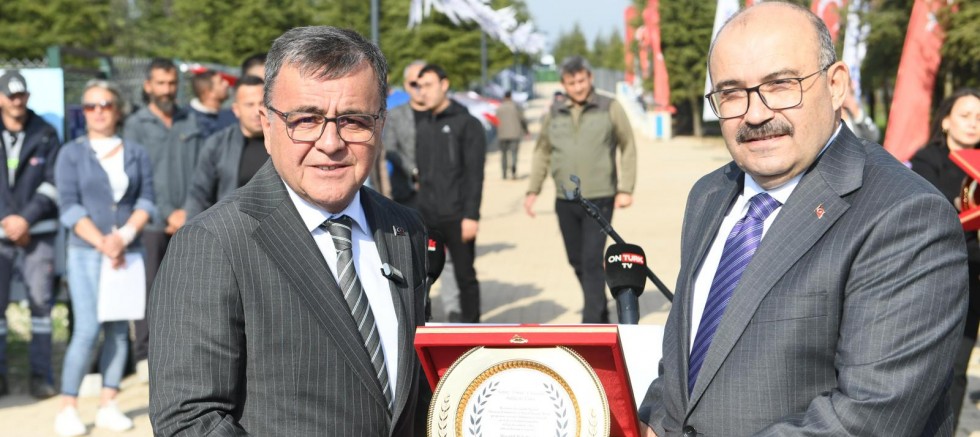 ALTIEYLÜL BELEDİYESİ HAYVAN BAKIMEVİ TÖRENLE AÇILDI