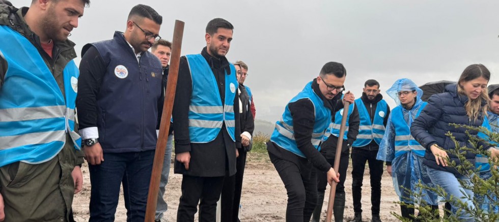 Balıkesir AK Gençlik’ten Fidan Dikim Seferberliği