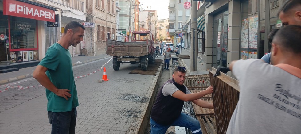 BURHANİYE’DE MENFEZ VE MAZGAL TEMİZLİKLERİ BAŞLADI