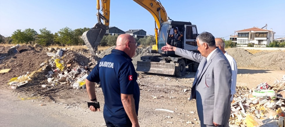 Edremit Belediyesi’nden moloz temizliği
