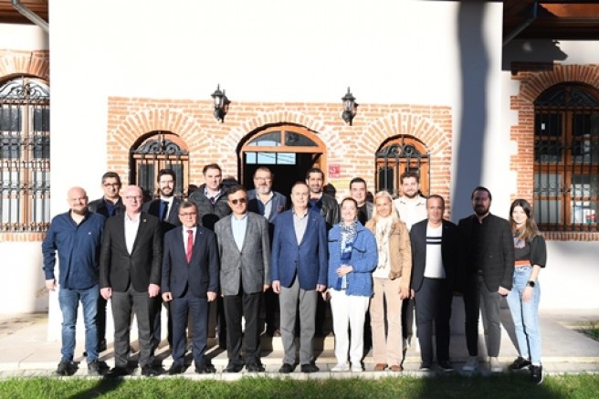İŞ İNSANLARINDAN KONAKPINAR’A TAM NOT