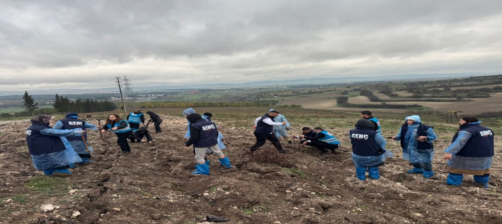 Balıkesir AK Gençlik’ten Fidan Dikim Seferberliği