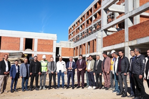 MUSTAFA CANBEY: “EDREMİT DEVLET HASTANESİ, KÖRFEZ BÖLGEMİZİN SAĞLIK ÜSSÜ OLACAK”