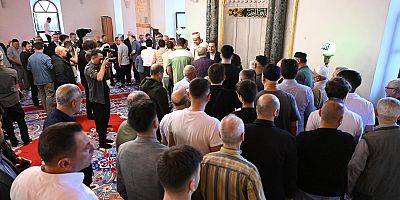 AHMET AKIN BAYRAM NAMAZINI ZAĞNOS PAŞA CAMİ’NDE KILDI