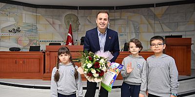 AKIN, ÖĞRENCİLERİ BELEDİYEDE AĞIRLADI