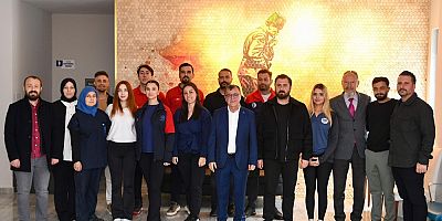 ALTIEYLÜL'ÜN SPOR KOMPLEKSİ MODERN YÜZÜYLE HİZMETTE