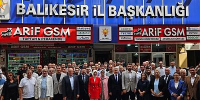AVRUPA’NIN İLK BAŞÖRTÜLÜ MİLLETVEKİLİ, BAKAN MAHİNUR ÖZDEMİR GÖKTAŞ AK PARTİ İL BAŞKANLIĞINI ZİYARET ETTİ