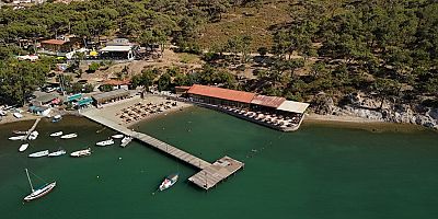 AYVALIK BELEDİYESİ PLAJLARINDA GÖNDERE “MAVİ BAYRAK” ÇEKİLDİ…