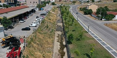 BASKİ DERE YATAKLARINI TEMİZLİYOR 