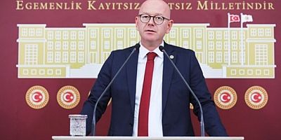 CHP'Lİ SERKAN SARI'DAN TBMM'DE VİZE KUYRUĞU ELEŞTİRİSİ: İTİBAR SARAYLARLA DEĞİL PASAPORTLA OLUR