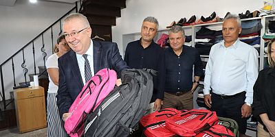  EDREMİT BELEDİYESİ'NDEN 400 ÖĞRENCİYE YENİ EĞİTİM YILI DESTEĞİ