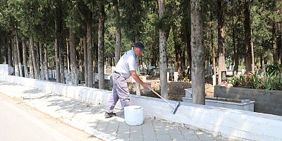 MEZARLIKLAR BAYRAMA HAZIRLANIYOR